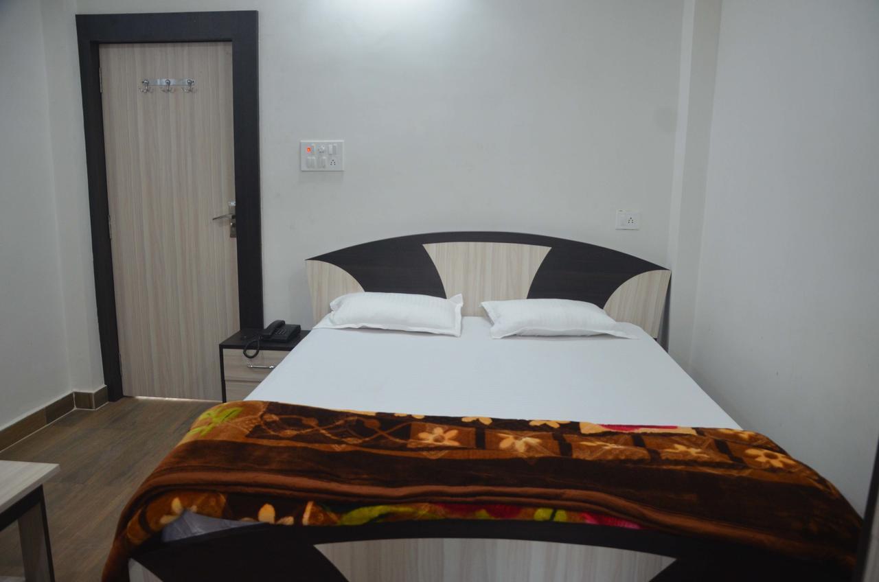 Hotel Pyara Palace Гая Номер фото