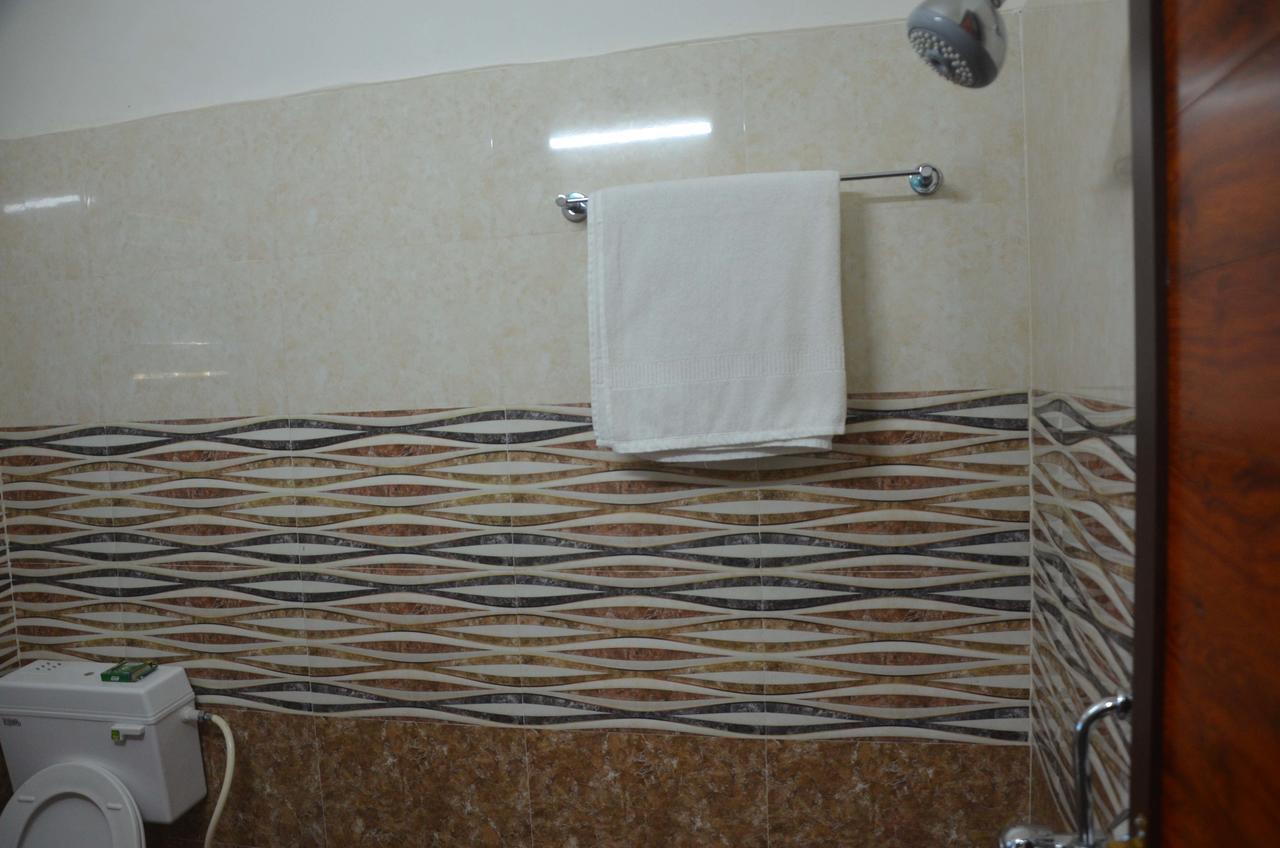 Hotel Pyara Palace Гая Номер фото